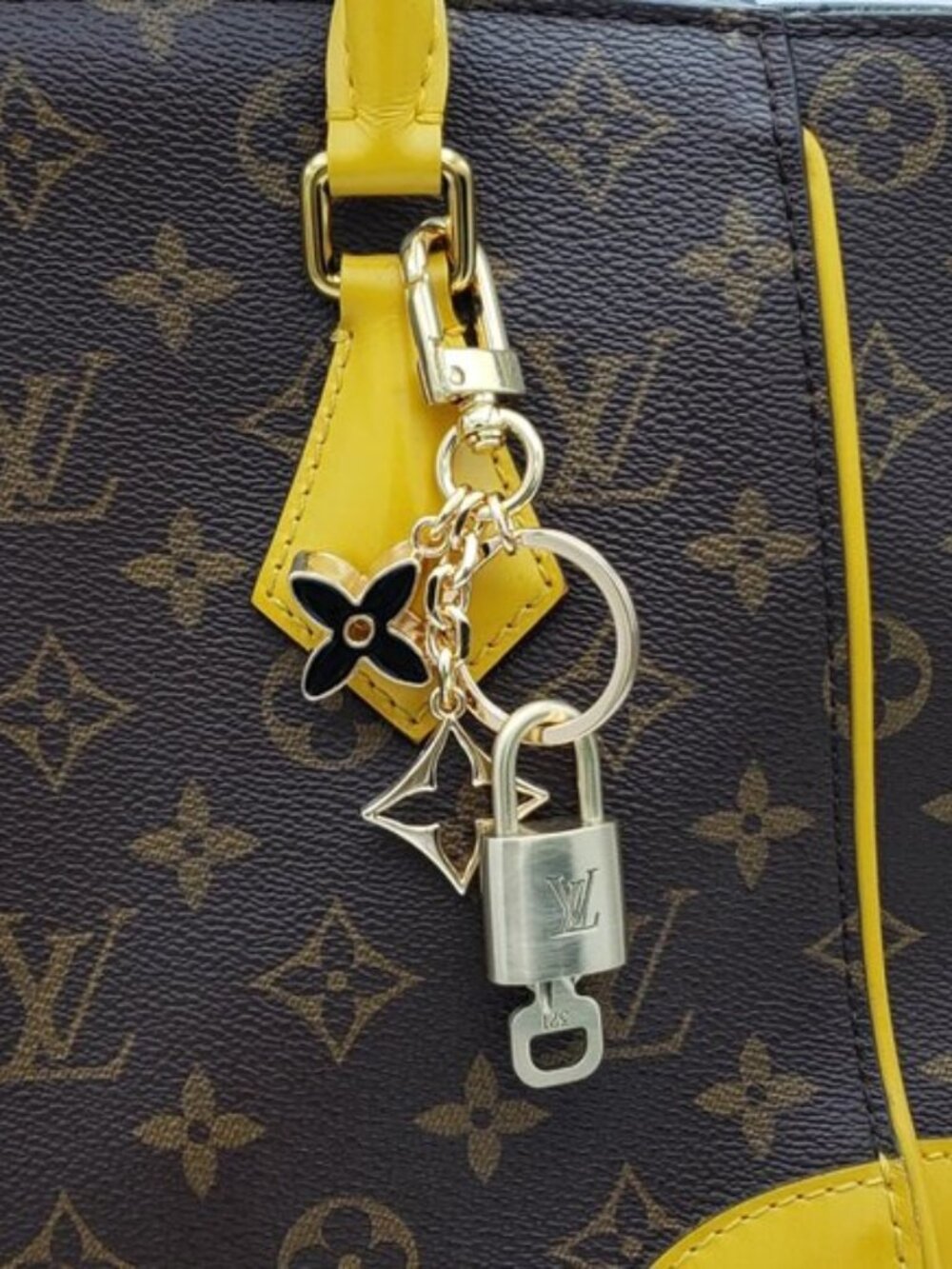 Louis Vuitton Gold Padlock Key 🔒 Authentic LV Charm + Unbranded Flower Keychain - Picture 3 of 8